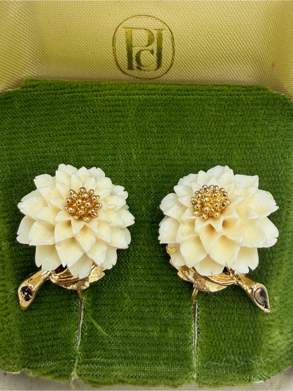 Rare Vintage 60s Boucher carved Cream Flower Clip-On Earrings